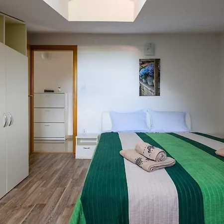 Viktori Holiday home *