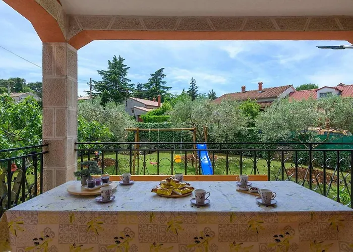 Viktori 펜션 로비니